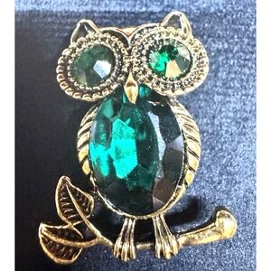 Vintage Owl Brooch Green Rhinestone‎ Figural Gold Tone Statement Pin Jewelry